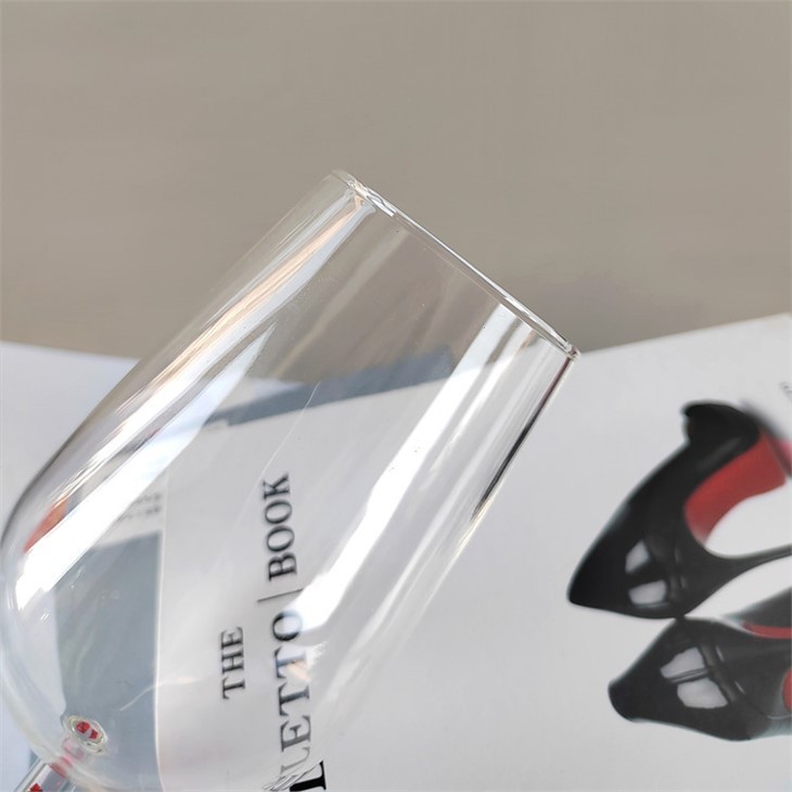 Luxurious Elegant Inlaid Diamond Wine Glass